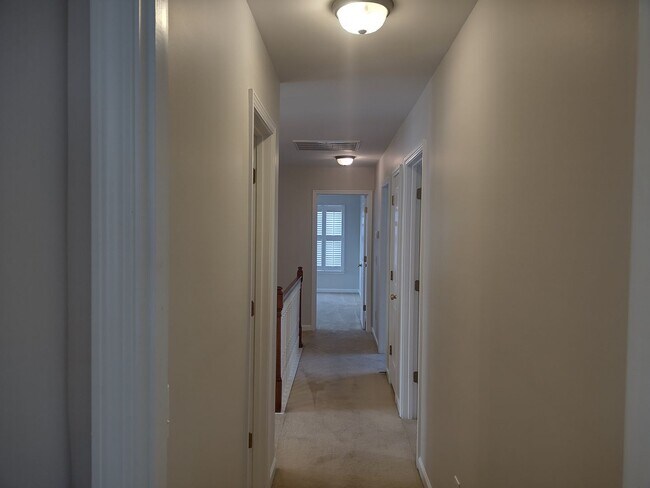 Building Photo - Beautiful and Charming! You Want it and Th...