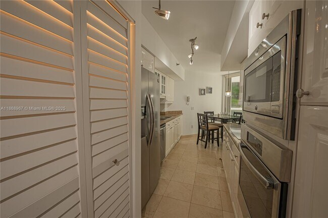 Building Photo - 8925 Collins Ave