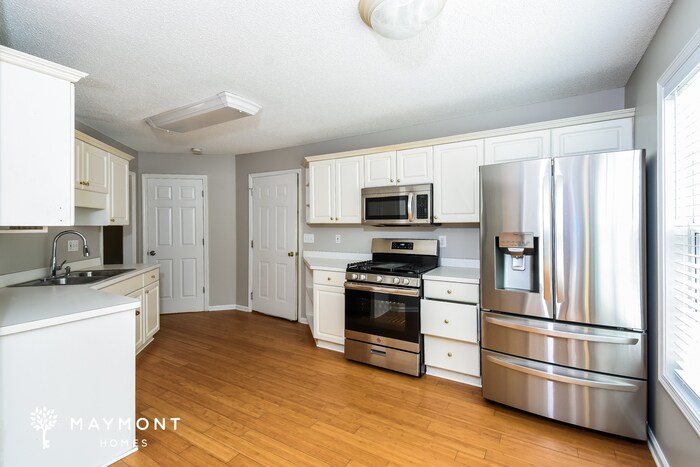 Building Photo - 5963 Seven Oaks Dr