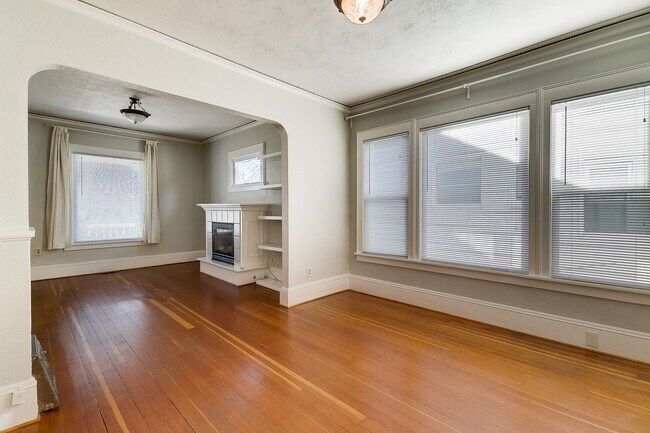 Building Photo - 3Bd/1.75Ba Seattle House