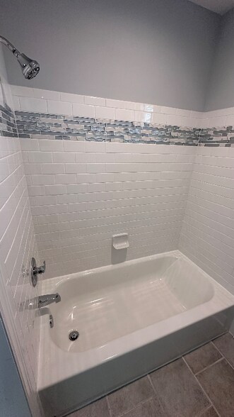 Building Photo - 3260 Hinkle Dr