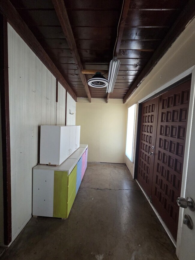 Building Photo - 4 Bedroom 2 bath in Tempe