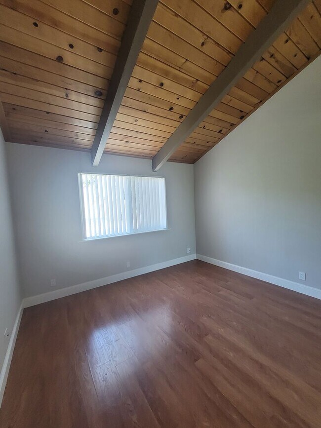 Building Photo - Charming 2-Bed, 1.5-Bath Concord Condo wit...