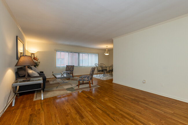 Building Photo - Uptown Shaker- Spacious 2 Bedroom Units