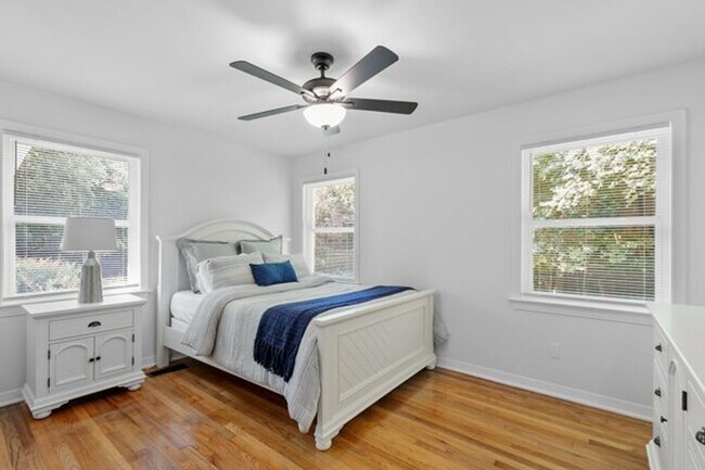 Building Photo - 3 bedroom 2 bath house 1-car garage walk to TMH!! Available in MAY!