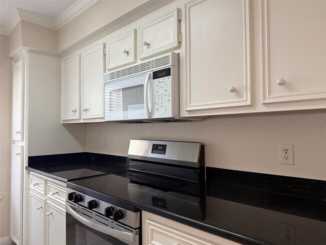 Building Photo - 1223 Augusta Dr