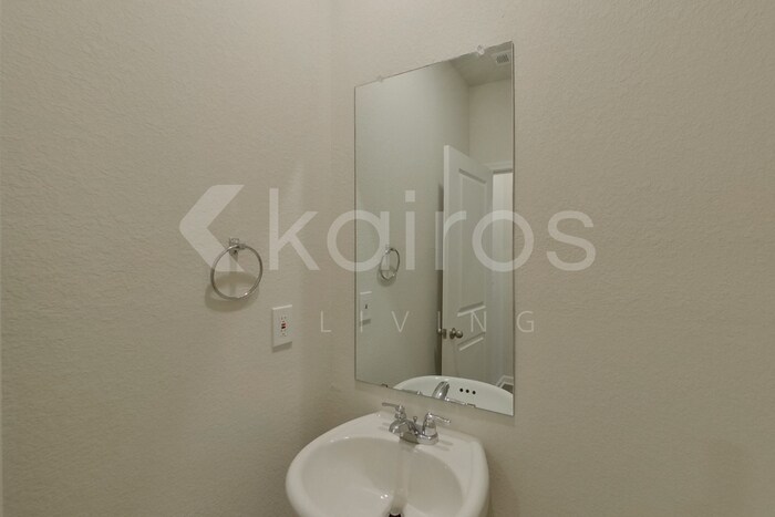 Building Photo - 3440 Bridgewood Dr
