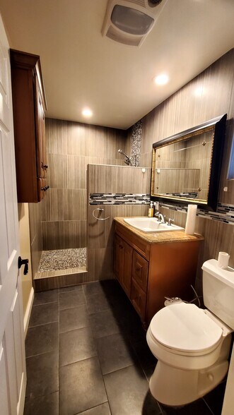 Building Photo - 16925 Knollwood Dr