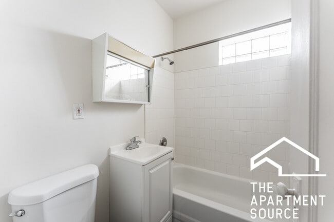 Building Photo - 3957 W Irving Park Rd