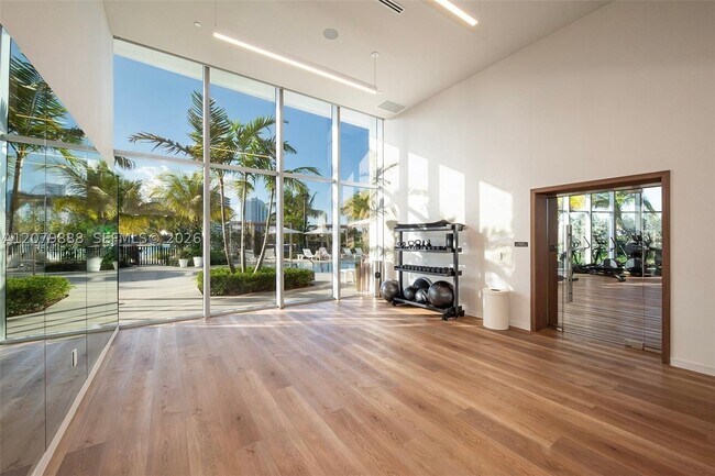 Building Photo - 2411 Laguna Cir
