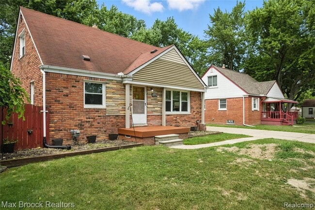 Building Photo - 25301 Ford St