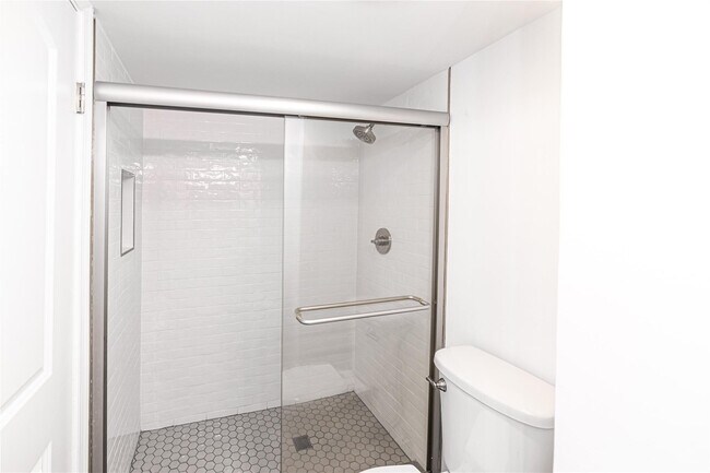 Building Photo - 550 Ave