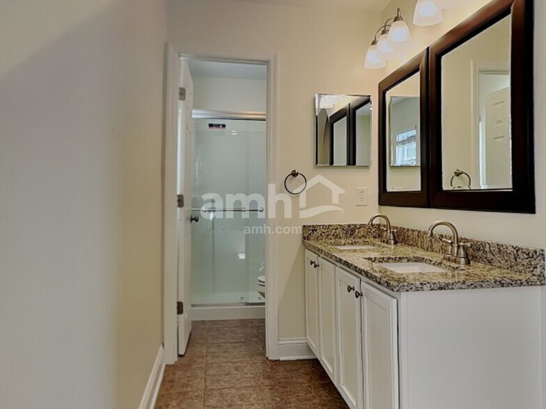 Building Photo - 4315 Stonefield Dr