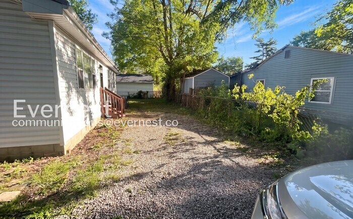 Building Photo - 838 Lock Ave