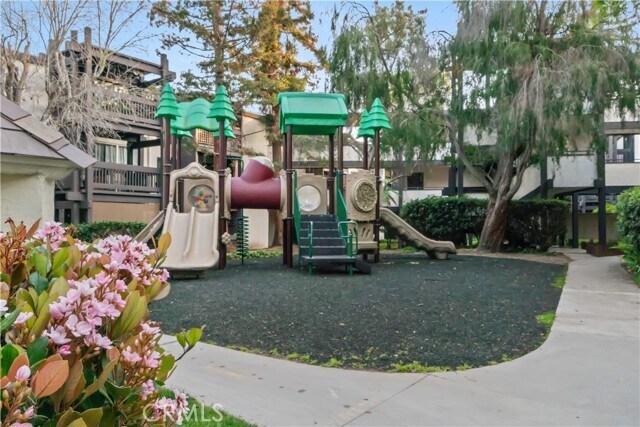 Building Photo - 8650 Gulana Ave