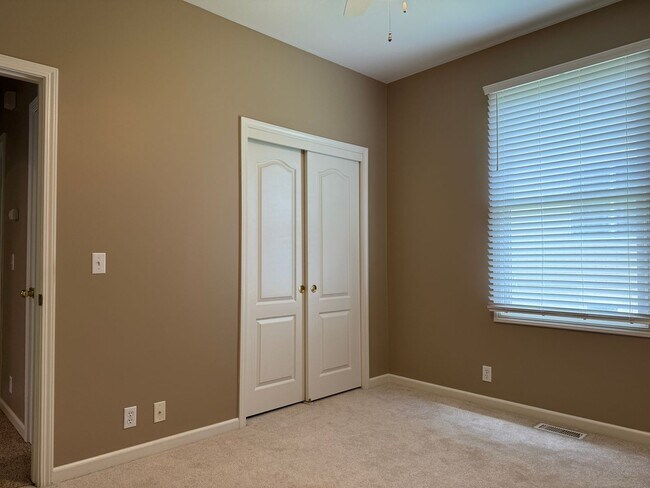 Building Photo - Elkhorn Home For Rent In Quiet Neighborhood