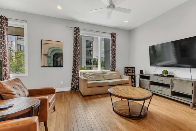 Building Photo - 1122 Argyle Ave