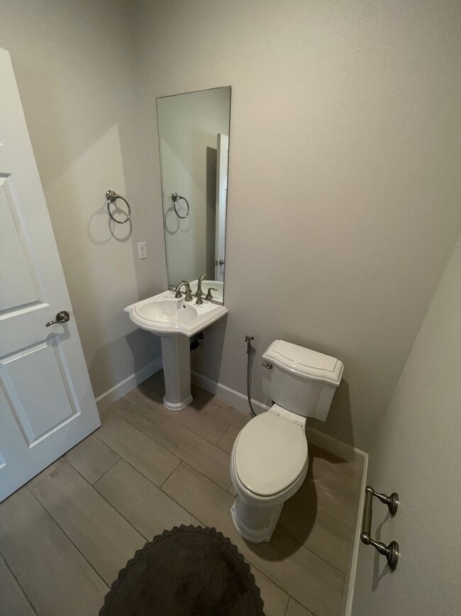 Building Photo - NEWER BUILT 3 BED/2 BATH HOME