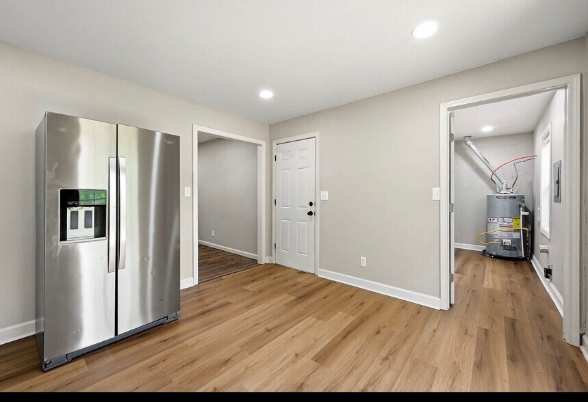 Building Photo - 7317 Elm Ave