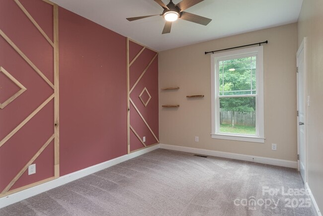 Building Photo - 6835 Ingleside Dr