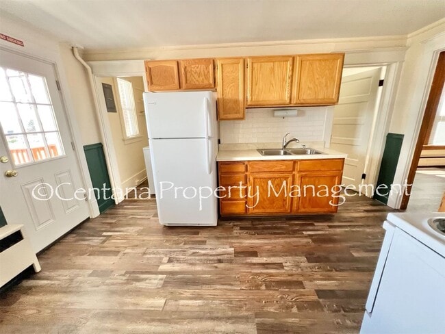 Building Photo - Great 3 Bedroom near Tech!