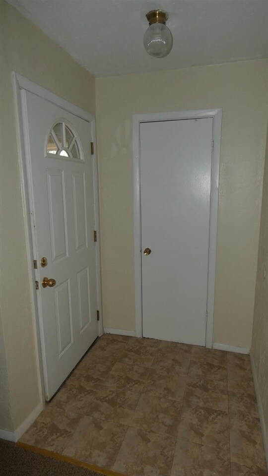 Building Photo - 605 SW 45th St