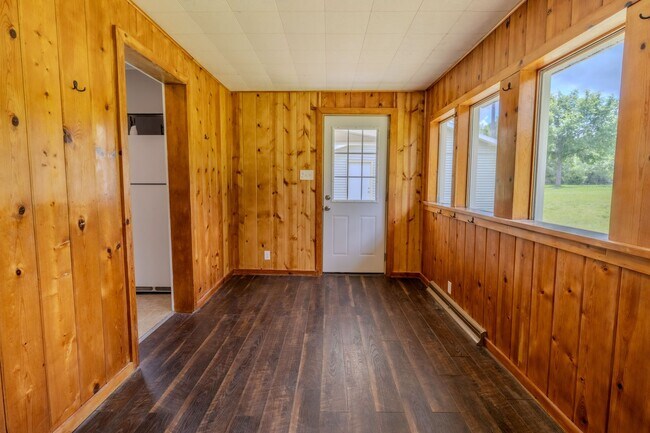 Building Photo - Home Sweet Home on Two Beautiful Acres