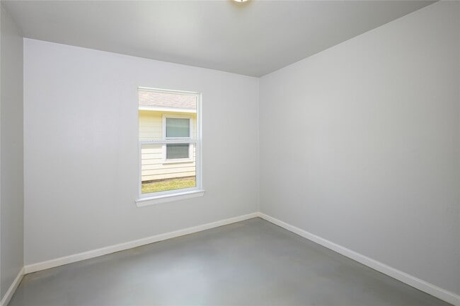 Building Photo - 634 Luke St