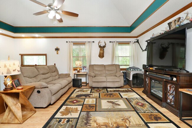 Building Photo - Spacious Home for Rent!