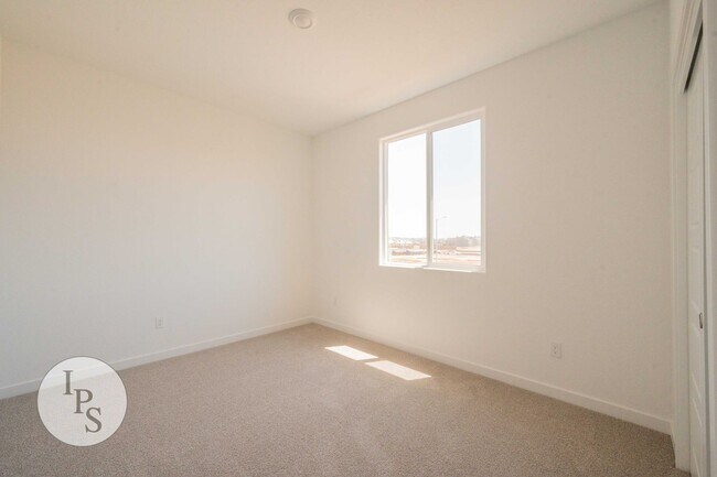 Building Photo - 2808 N Vahe Ave