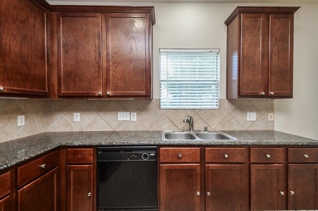 Building Photo - 6706 Nicecrest Dr