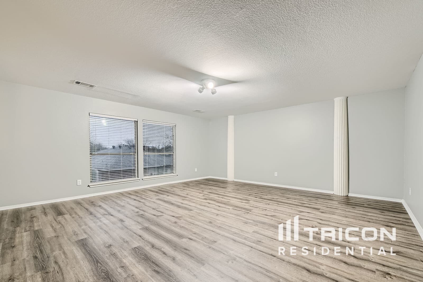 Building Photo - 220 Flatwood Dr