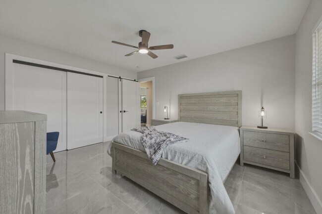 Building Photo - 632 Las Palmas Park