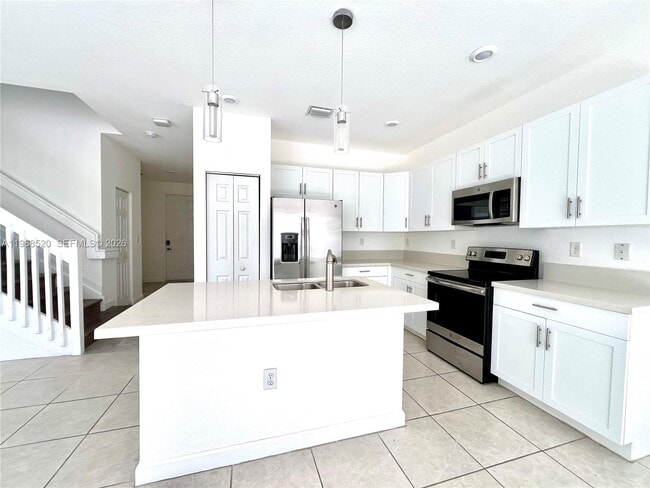 Building Photo - 3354 W 100th Terrace