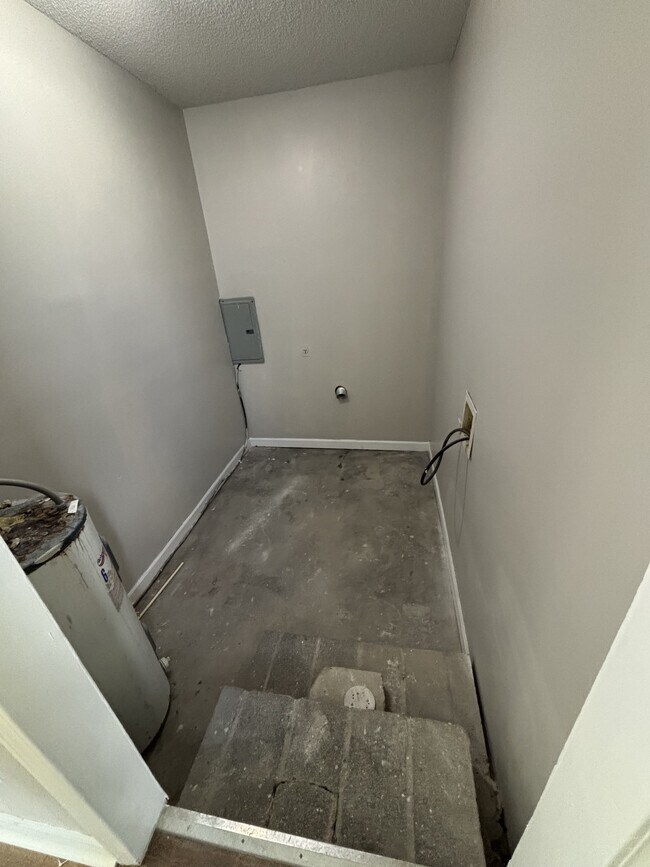 Building Photo - 131 Tisdale St