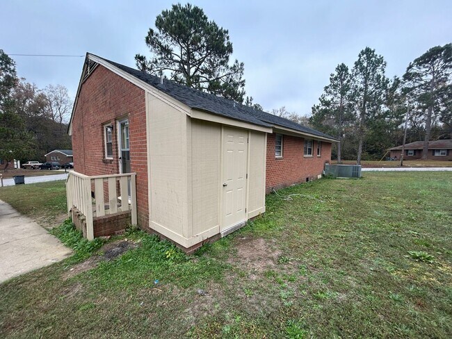 Building Photo - Four Bedroom Two Bath House for Rent $1100.00 per Month