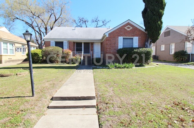 Primary Photo - Well Maintained 3/2/2 Near TCU For Rent!