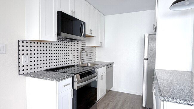 Building Photo - 1885 Pacific Ave