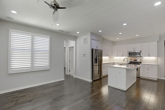 Building Photo - For Lease – 4 Bed / 3 Bath Townhome with 2-Car Garage