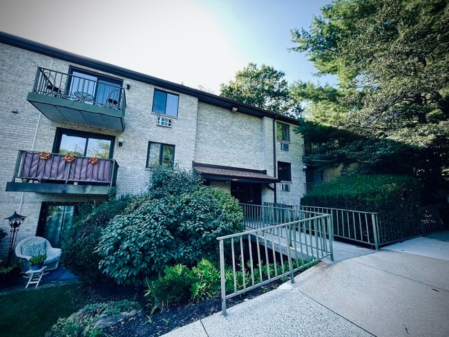 Primary Photo - 21 Dougherty Blvd