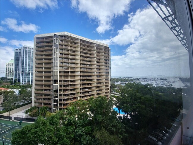 Building Photo - 2951 S Bayshore Dr