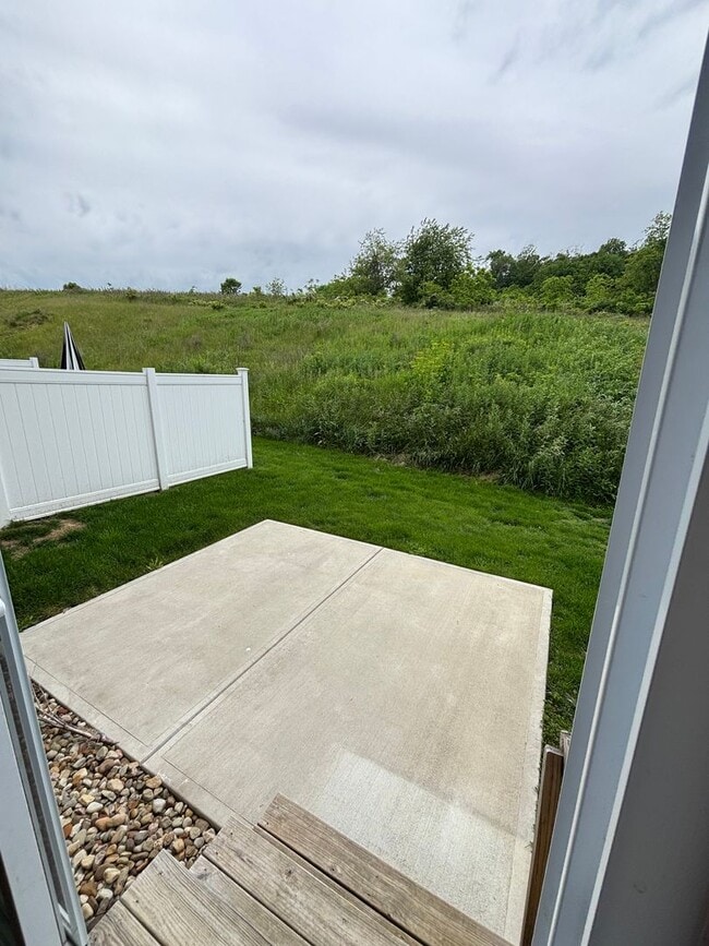 Building Photo - Beautiful Townhome in Washington! - 3 Bedroom