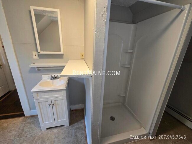 Building Photo - 1237 State St