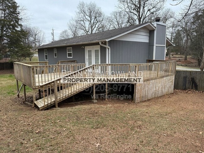 Building Photo - 11105 Lake Hills Dr