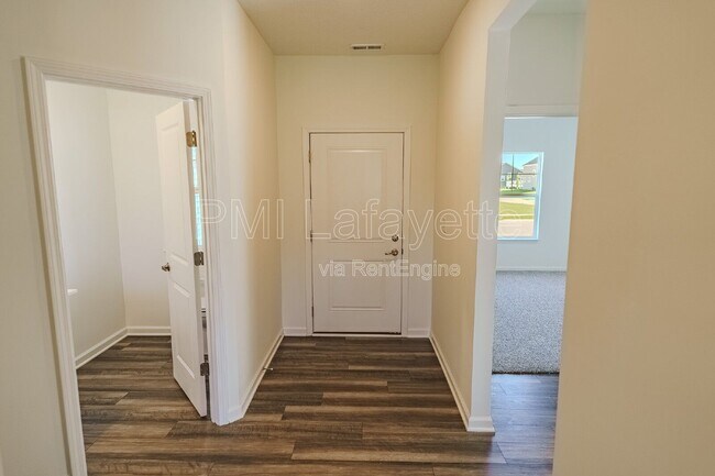 Building Photo - 641 W Bulrush Ct