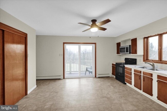 Building Photo - 1613 Shoey Rd