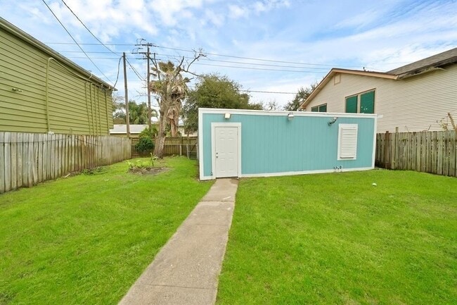 Building Photo - 4824 Avenue O 1/2