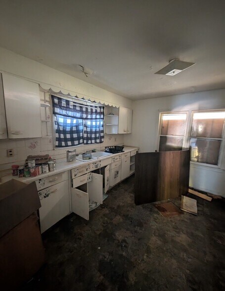 Building Photo - 1521 S Westmoreland Ave