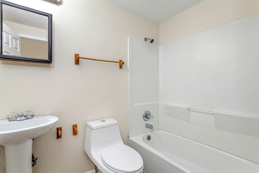 Building Photo - 1204 Ogden Pl