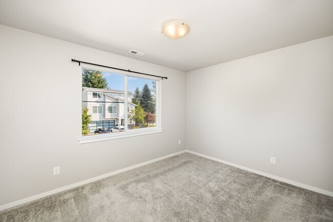 Building Photo - Modern home with 4 bed 2.5 bath available ...